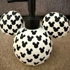 Disney Black and White Mickey Mouse Bath Accessories